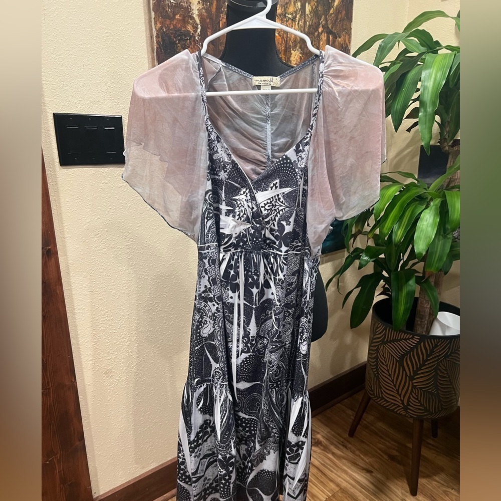 One World Dress size large in GUC